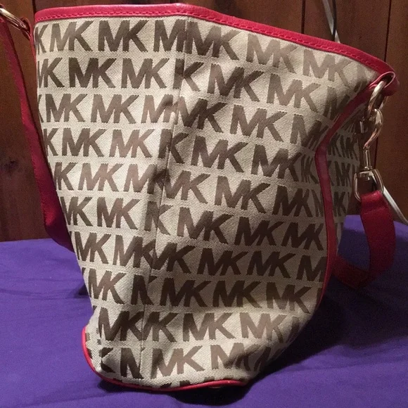 Michael Kors Cream and Red Tote with Elegant Design - Picture 7 of 16